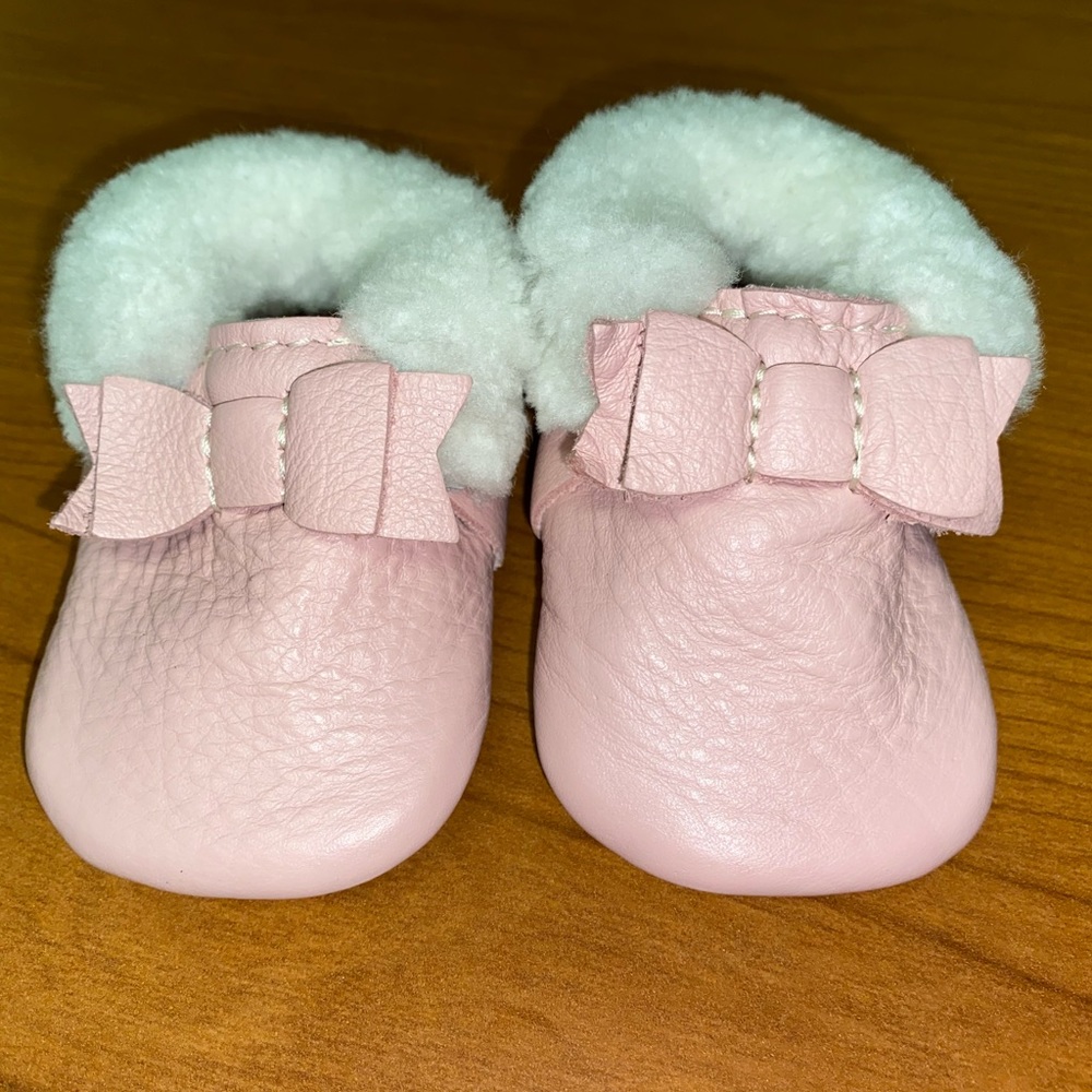 Shearling blush bow moccs